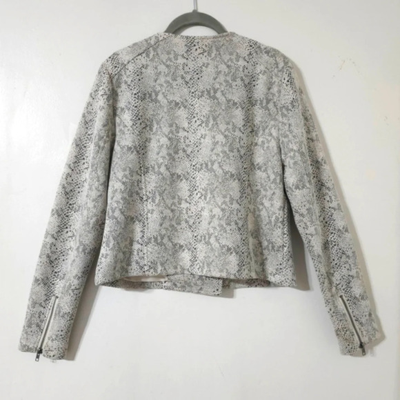 CUPCAKES & CASHMERE Isabell Faux-Suede Cropped Motto Snake Print Jacket, M - Picture 10 of 14